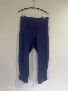 Woman’s lululemon athletica Deep Navy Cropped Leggings 8